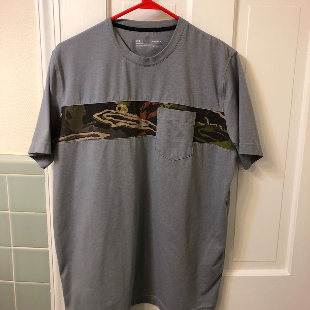 Men’s medium Under Armour shirt